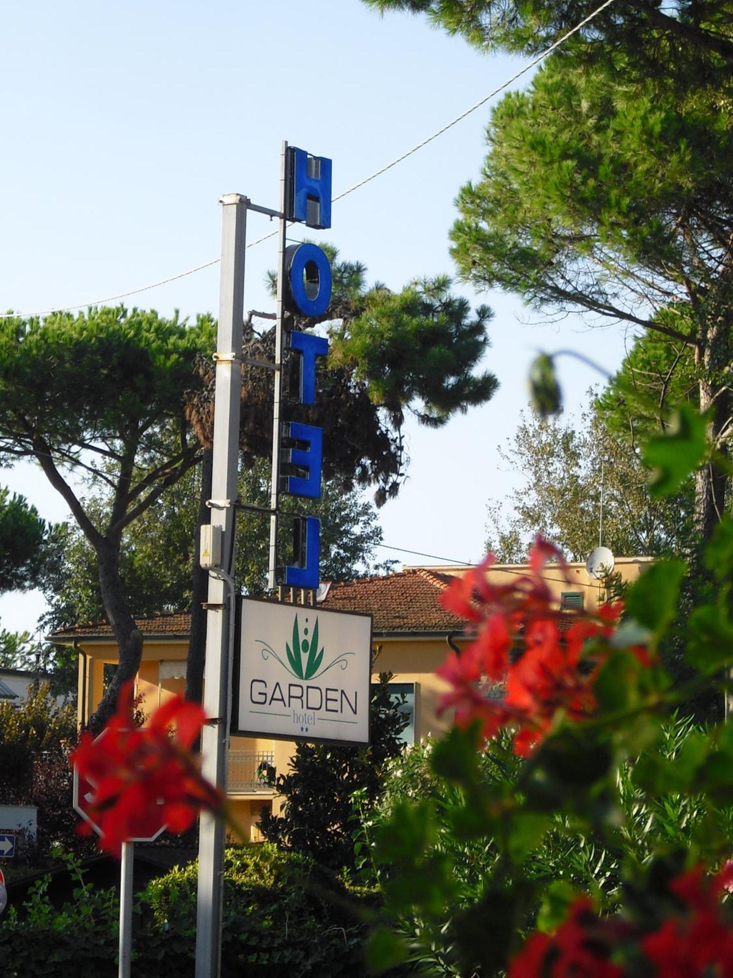 Hotel Garden Tirrenia Exteriér fotografie